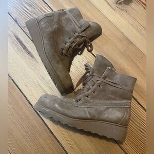 BearPaw Women's Brown Lace Up Boots Brown suede like new women’s 9